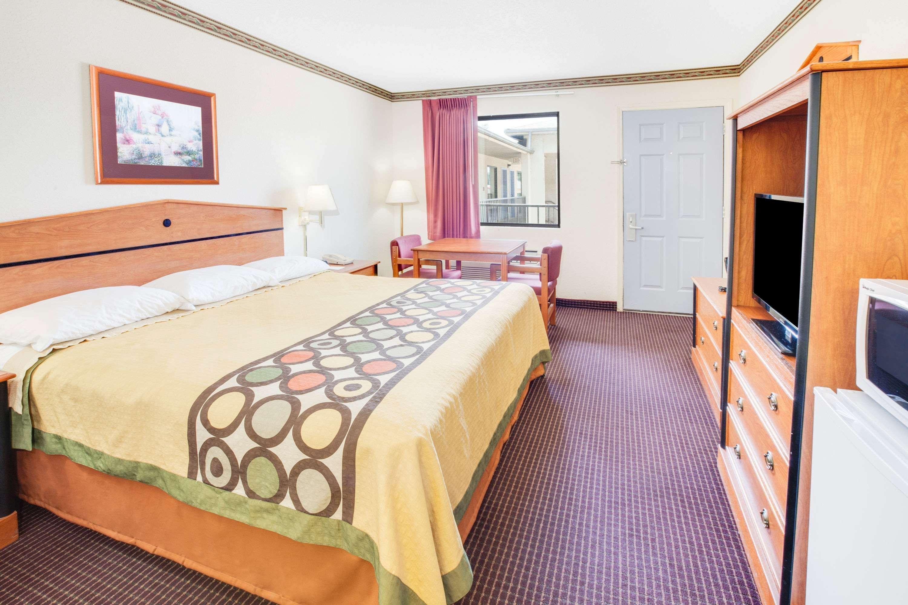 Super 8 By Wyndham Arkadelphia Caddo Valley Area Eksteriør billede