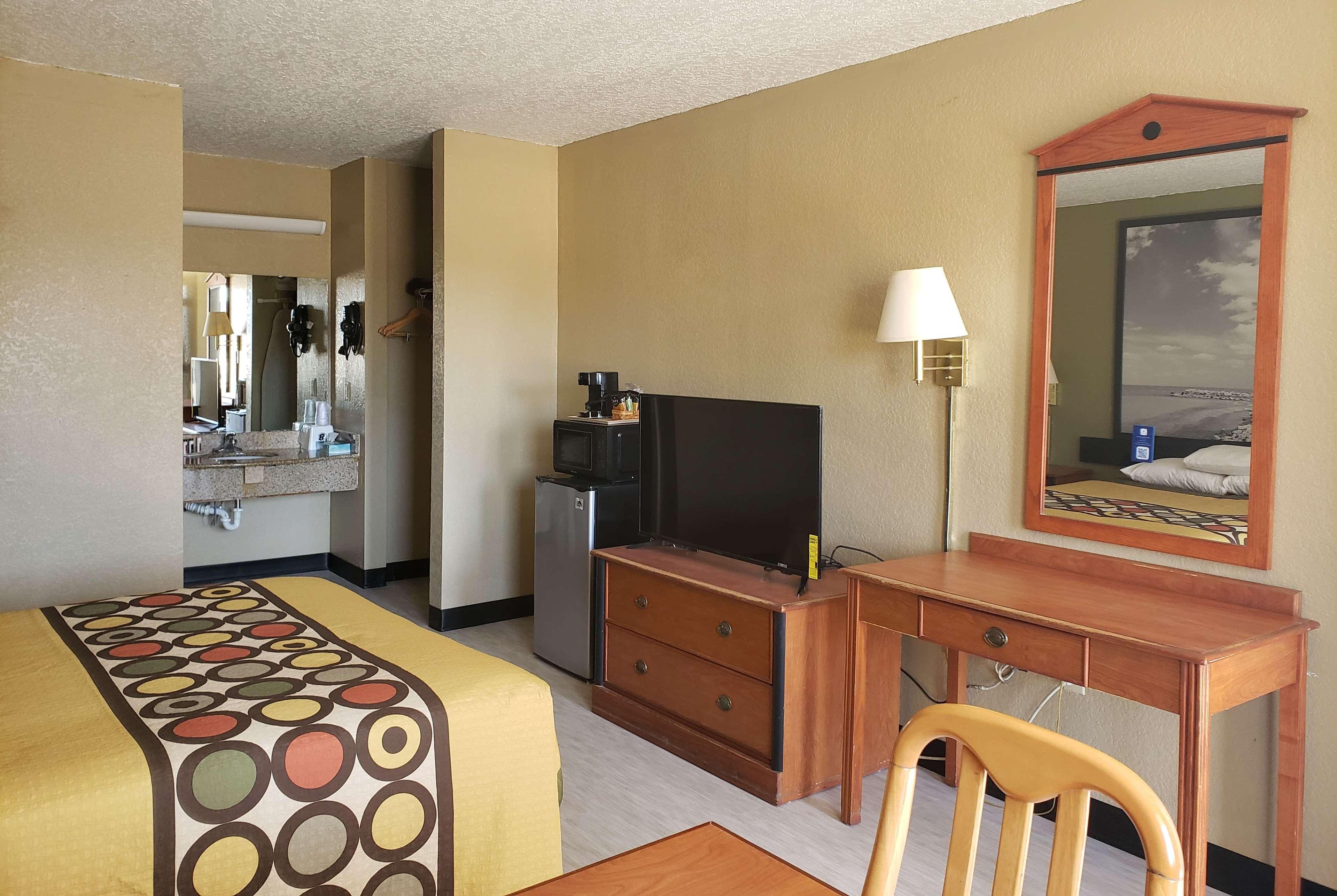 Super 8 By Wyndham Arkadelphia Caddo Valley Area Eksteriør billede