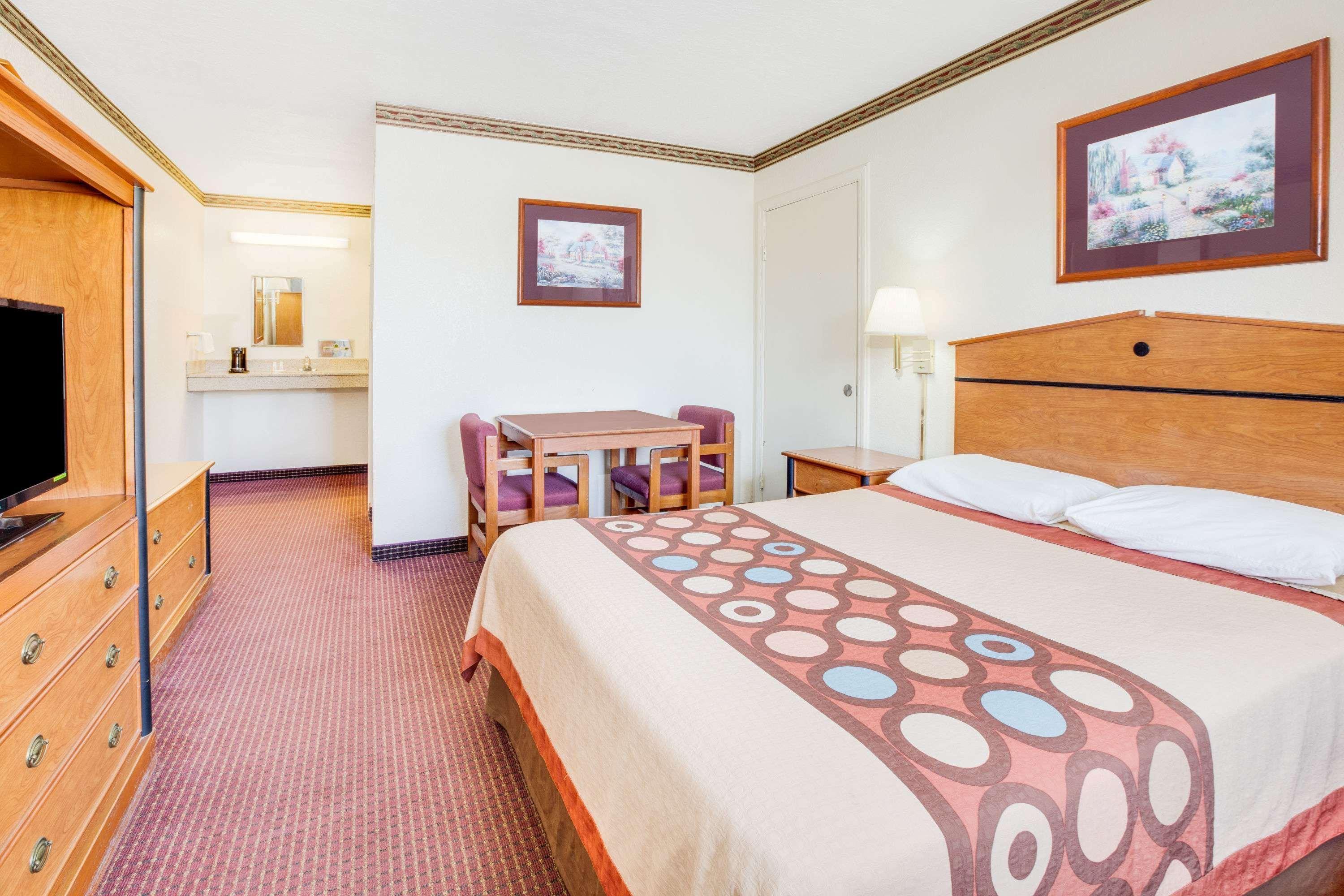 Super 8 By Wyndham Arkadelphia Caddo Valley Area Eksteriør billede