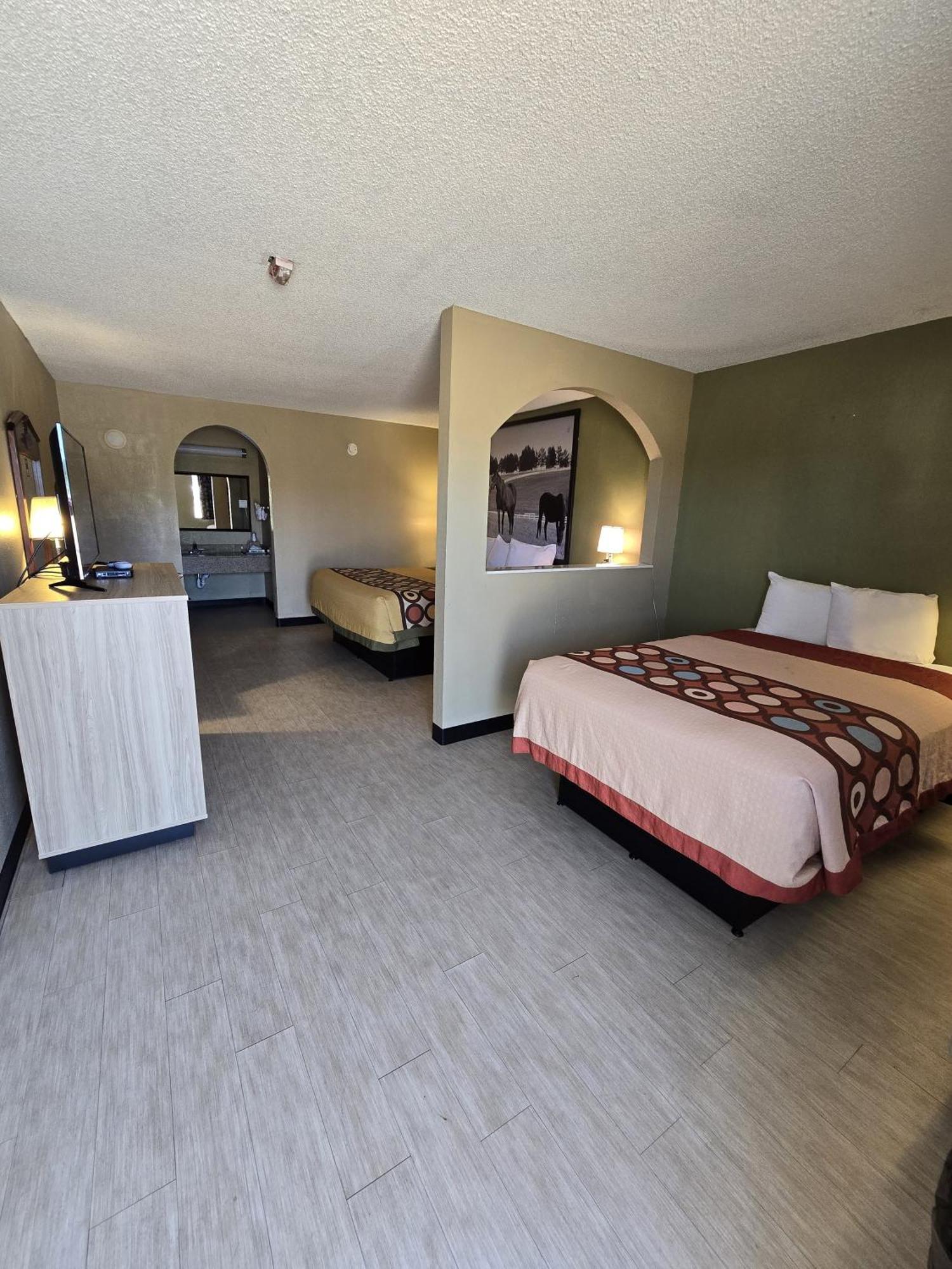 Super 8 By Wyndham Arkadelphia Caddo Valley Area Eksteriør billede